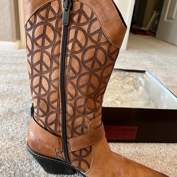 Donald J Pliner, made in Italy, women's cowboy 'peace' boots, size 9 - Picture 7 of 7